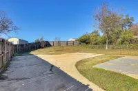11 Mi to Maxwell AFB, Updated Family Home - Homestays