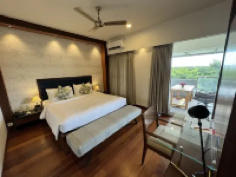 Clover Greens Golf Course and Resort Hotéis em Krishnagiri