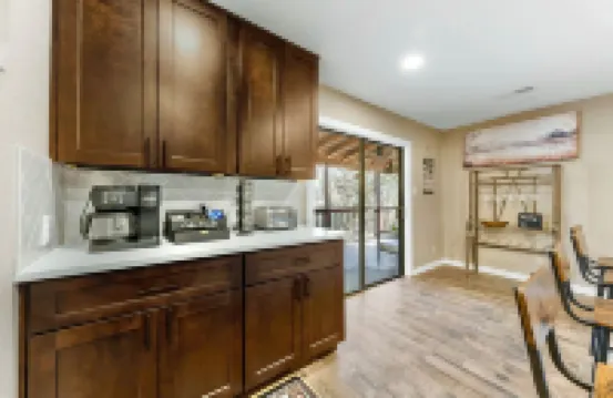A&M Cabin-Pool Table Deck BBQ-10mins Kyle Field