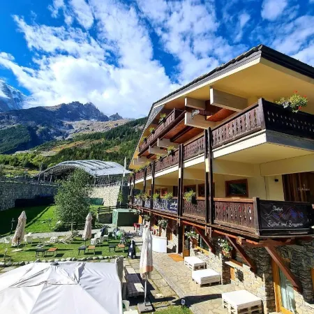 Shatush Hotel
