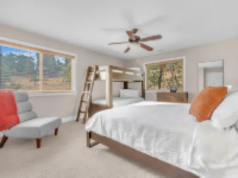 Prasad Retreat - Sunny Home W/ Deck & Air Hockey 3 Bedroom Home by Bear Valley Vacation Rentals Hotels in Arnold