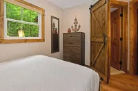 Close to Town - with Deck & Fire Pit - Pet Friendly