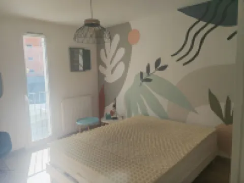 House with 40-50 m2 garden. 2 outdoor parking spaces.