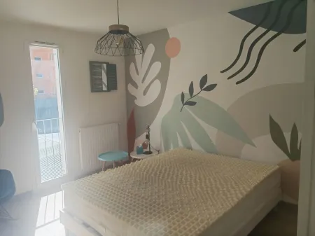 House with 40-50 m2 garden. 2 outdoor parking spaces.