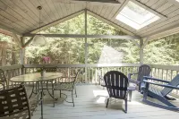 Berkshire Holiday Home with Hot Tub & A+ Amenities Hotels in Otis