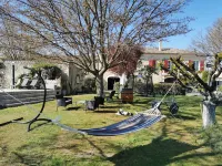 Vacances A LA Ferme Pour 6 à 9 Personnes Hotels in Valreas