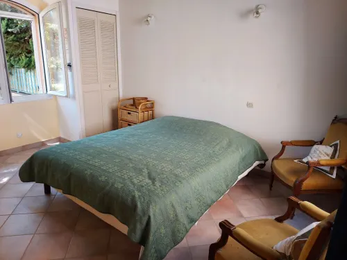 Mas of 150 M2 Saint Rémy de Provence, large swimming pool on well wooded land.