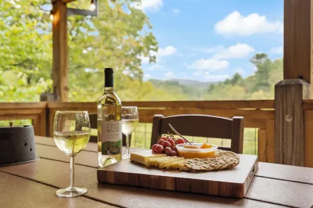 Luxury Log Cabin: Scenic Views Near Linville Falls