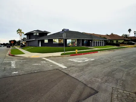 Charming 3-bedroom house with AC and Pool in awesome View Park-Windsor Hills