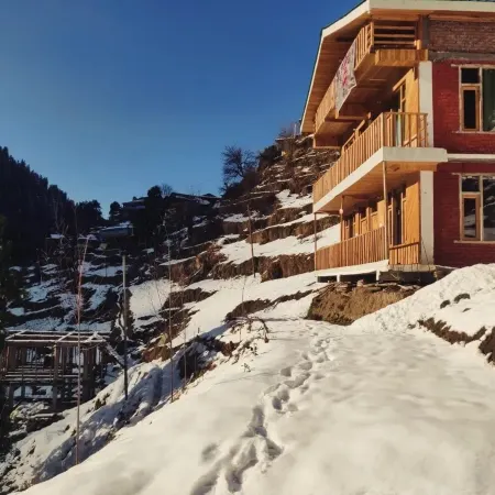 Home Stay with 360 view@Mountain bliss cottage,Jibhi. 5kms away from Jalori Pass