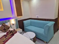 온리스테이 차르 담 이사퍼 카더 호텔