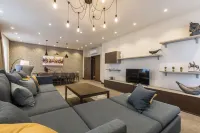 Luxury Downtown Hotel Apartment - 3 Bedrooms