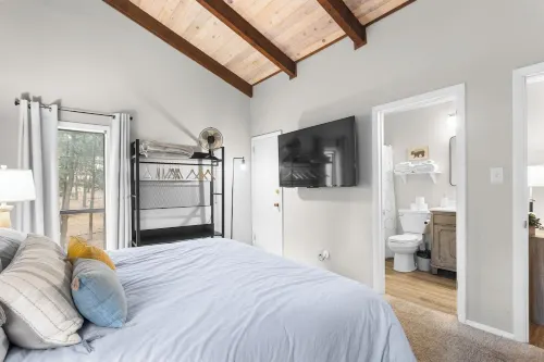 'Enchanted Pines' Mountain Escape!