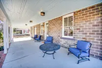 Radiant Gloucester House w/ Private Porch! - 3-stjärniga