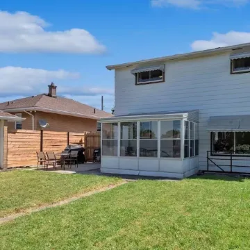 Niagara Family Stay | Near Brock, Falls & Wineries