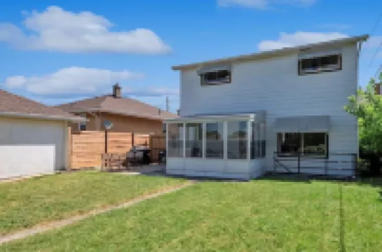 Niagara Family Stay | Near Brock, Falls & Wineries