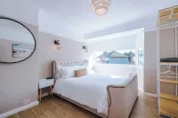 Newly renovated 3 bed house, Perfect for contractors, or family stays Các khách sạn ở Birkenhead
