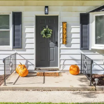 Laundry Room Access, Near Hwy, Convenient Parking Just A Few Feet Away