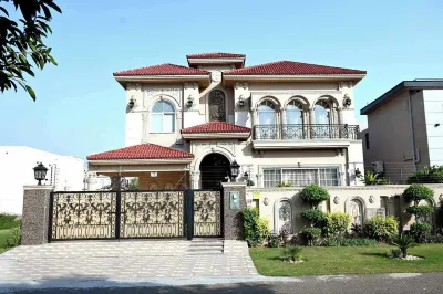 Fully furnished, 5-bedroom Luxury villa in DHA-6 Raya Fairways commercial Lahore 鄰近KICK OFF的酒店