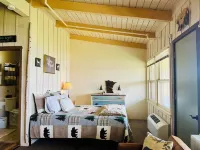 Summer Weekends Are Ready! Hot Tub, Sauna, Lake Front! 2 Bedrooms, 2 Full Baths!