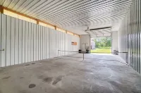 5 Bedroom + 2 Barns + Basketball + Pickle ball + Fire pit + Hot Tub!