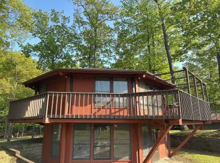 Eagle River Apple Tree House - Cozy 2-bedroom house - Sleeps 6