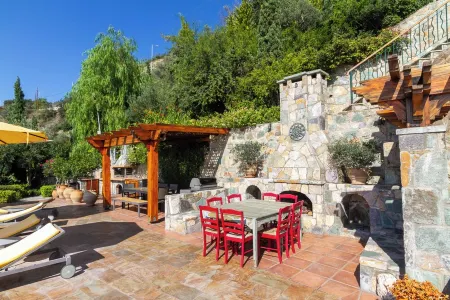 Beachfront, Stone-Built, Beautifully-Appointed, Spacious 5-bedroom Villa.