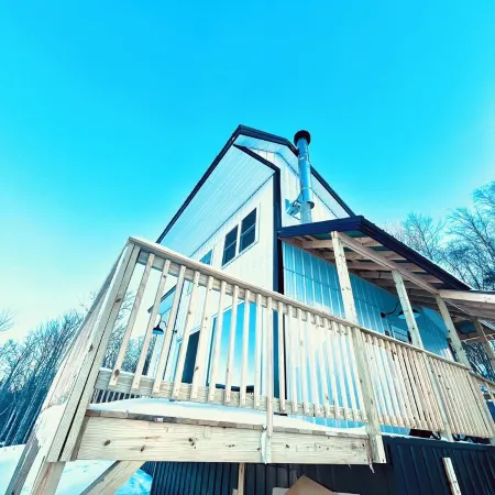 Peaceful Eagle Eye Cabin ON THE TRAIL in Fort Kent overlooking the St John River