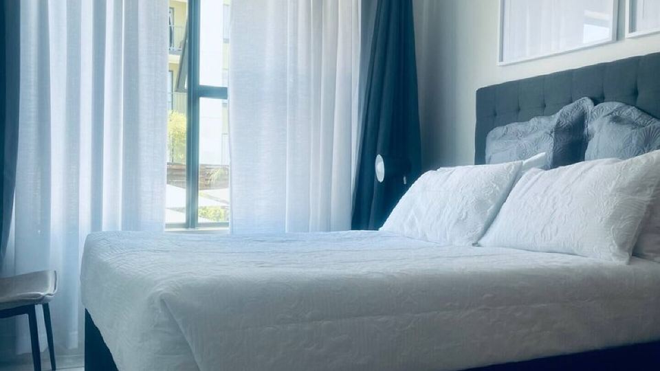 10 minutes drive from OR Tambo International Airport, situated at Greenpark!