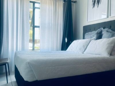 10 minutes drive from OR Tambo International Airport, situated at Greenpark!