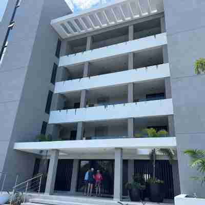 Luxurious Oceanfront Condo with Rooftop Pool on Brighton Beach– Sleeps 4 Hotel Exterior
