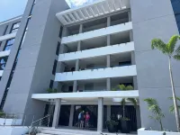 Luxurious Oceanfront Condo with Rooftop Pool on Brighton Beach– Sleeps 4