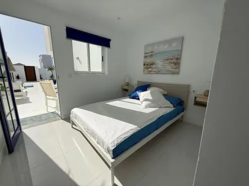 Room with independent pool