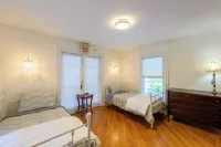 Soulas Martha's Vineyard Victorian Beach House, Walk to Inkwell Beach & Town