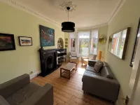 Glasgow West End, Ground Floor Main Door Apartment.