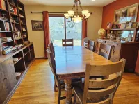 4- bed 3-bath w/private HOT TUB