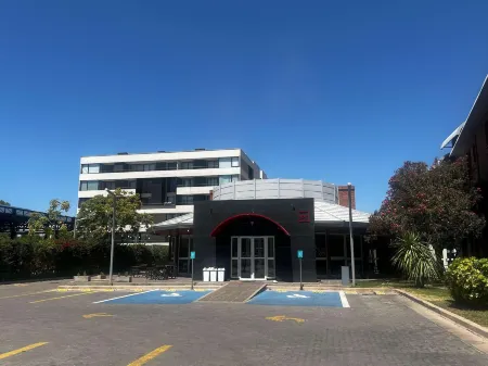 Ibis Mendoza Отели в г. Гуаймальен