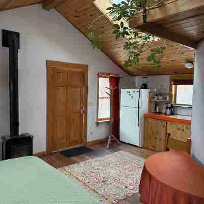 Charming cottage tucked away in trending Northeast Bozeman. Rooms