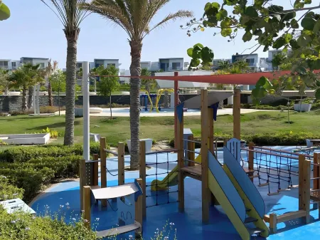 Elegant 4-Bedroom Beachfront Chalet with WiFi & AC in Beautiful Fouka Bay