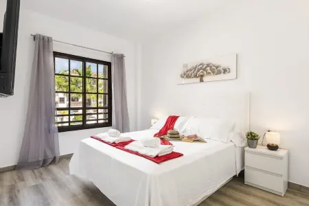 Elegant apartment spectacular swimming pool with chiringuito private parking