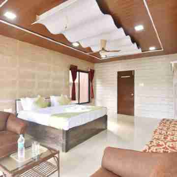 Lugani's - MV Villa Rooms