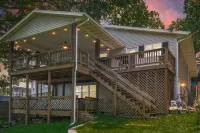 Lake front, spacious & cozy home with entertainment room.