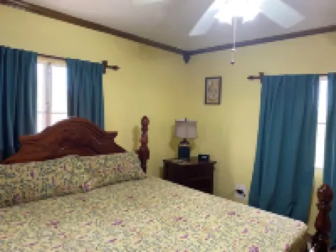 2-Bedroom/Bath Comfortable AI Residence- A/C, WiFi and 7 mins away from beach. Hotels in The Valley