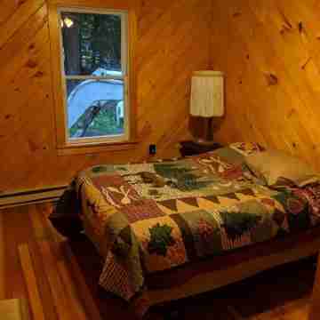 Renovated Lake George cottage Rooms