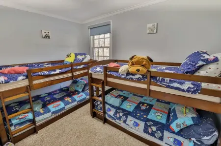 Mountain Serenity - brand new hot tub - fire pit