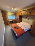 3 bedroom spacious home Parking and WiFi sleeps 5 Hotels near Erith