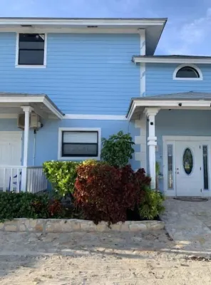 Cozy 2-bedroom apartment few feet from ocean, pool, AC, wireless internet Hotels in Michelson