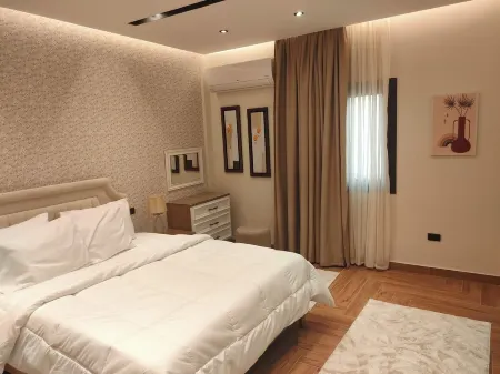 Fantastic and spacious modern rooftop apartment overlooking downtown