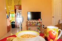 Serene house with WiFi in charming Saint David Các khách sạn ở Westerhall Land Settlement