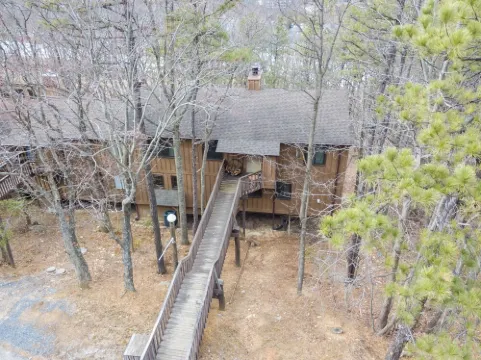 Charming 3-bedroom townhome with AC, WiFi in fabulous McGaheysville